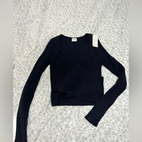 Abercombie & Fitch cropped wrap longsleeve luxeloft slim wrap sweater Vneck top - Picture 2 of 4